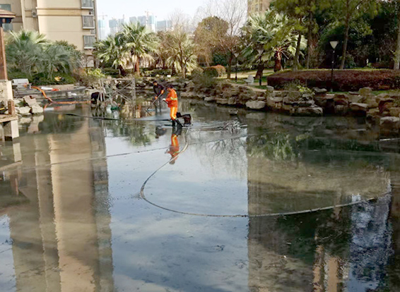 怀仁景观池淤泥清理